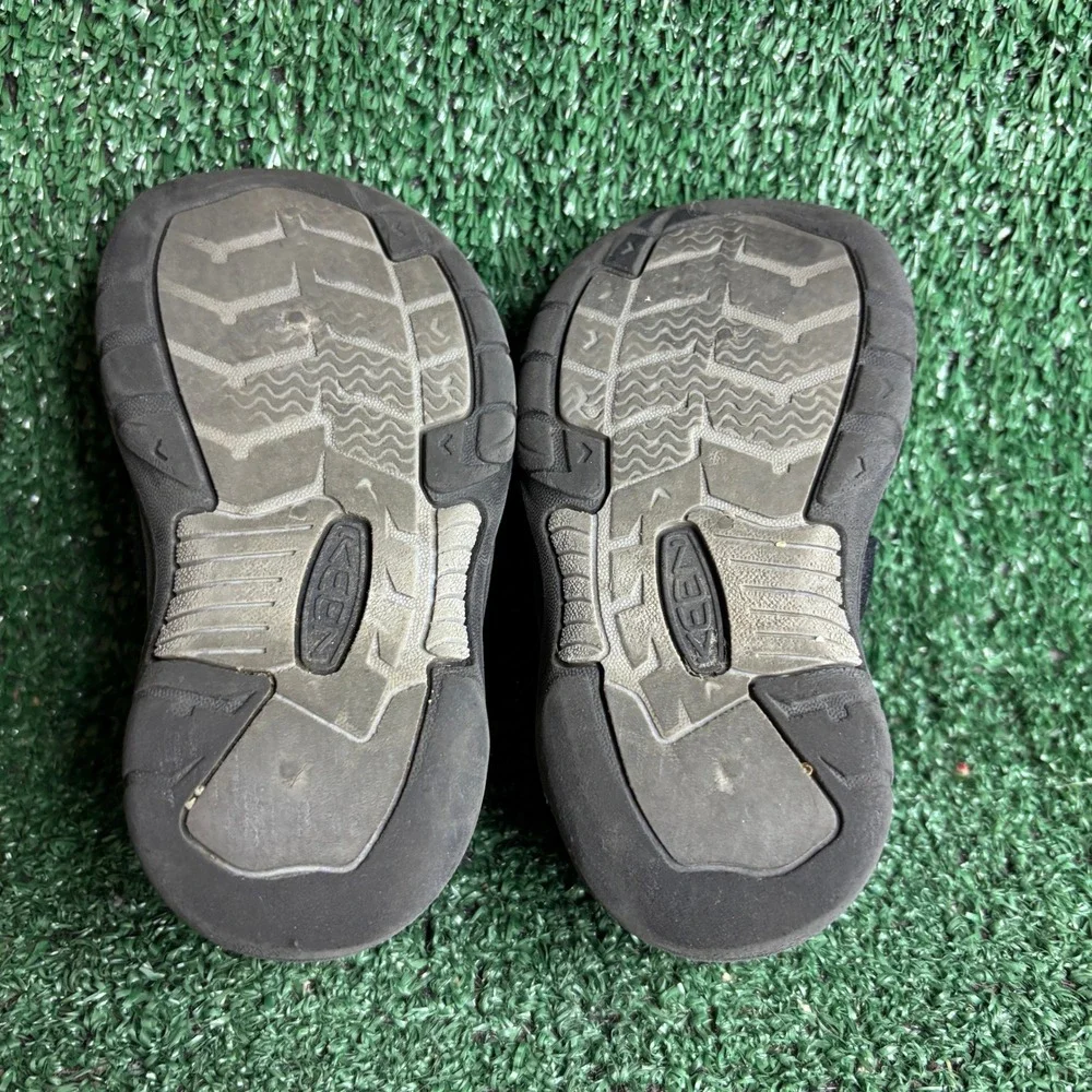 KEEN Newport H2 Waterproof Washable Outdoor Adventure Sandal Black Child Size 8